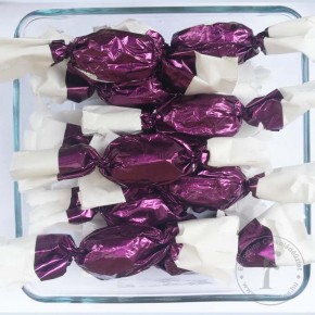 Tojáslikőrös krémmel töltött tejcsokoládé bonbon szaloncukor 250g